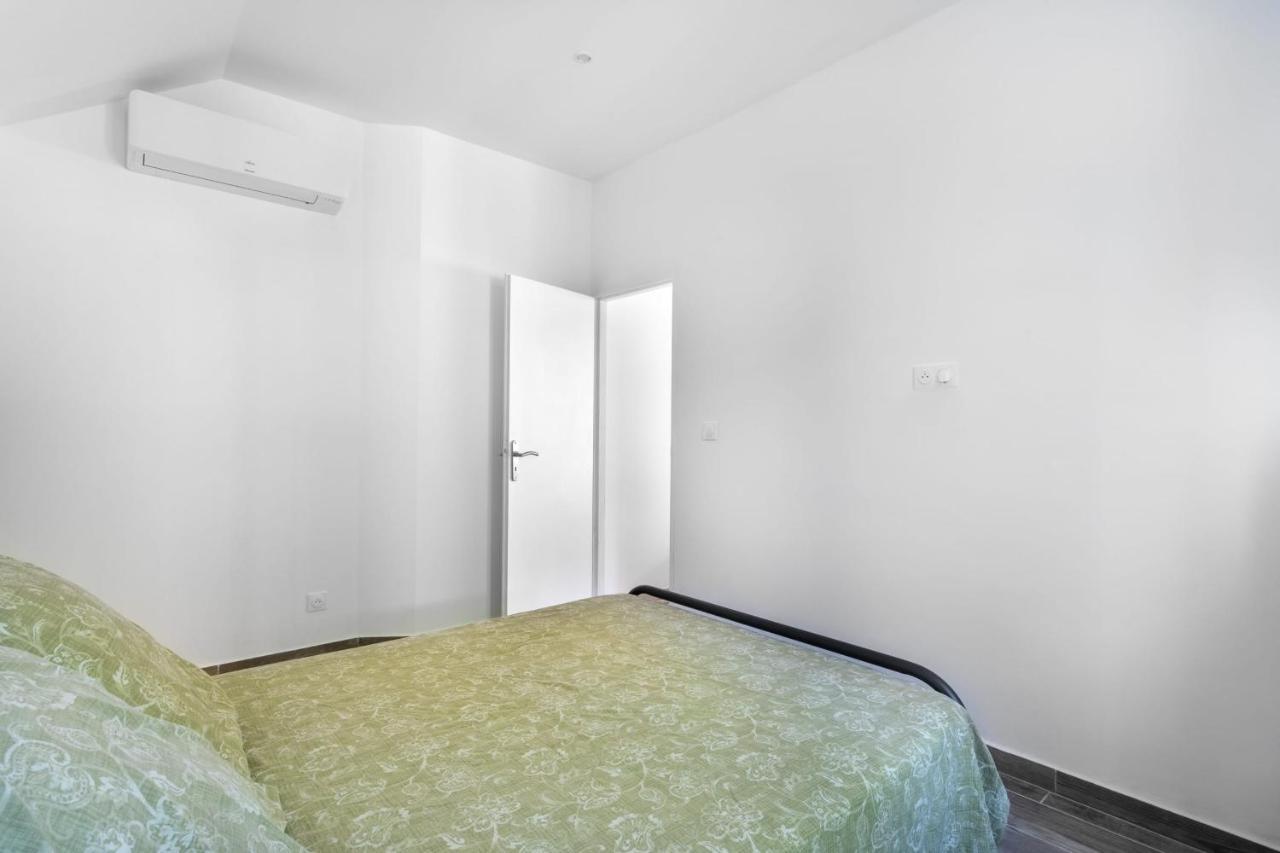 Luxurious 1 Bedroom, Ac, Terrace, Close Beaches - Dodo Et Tartine كاركيران المظهر الخارجي الصورة